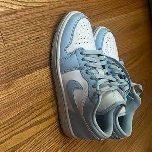 NIKE LIGHT BLUE JORDANS